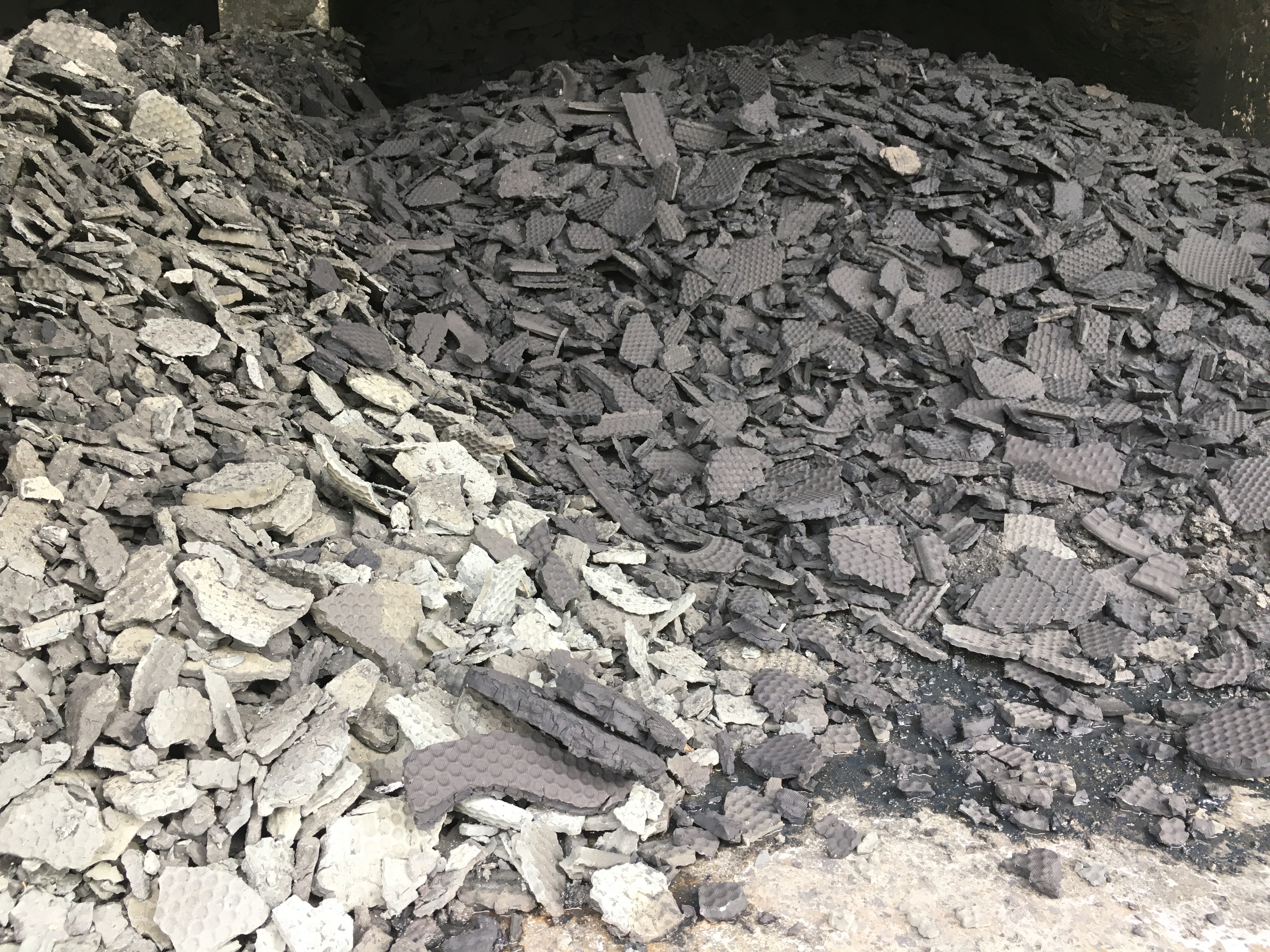 广东污泥调理剂生产厂家：污泥含水率如何降低？